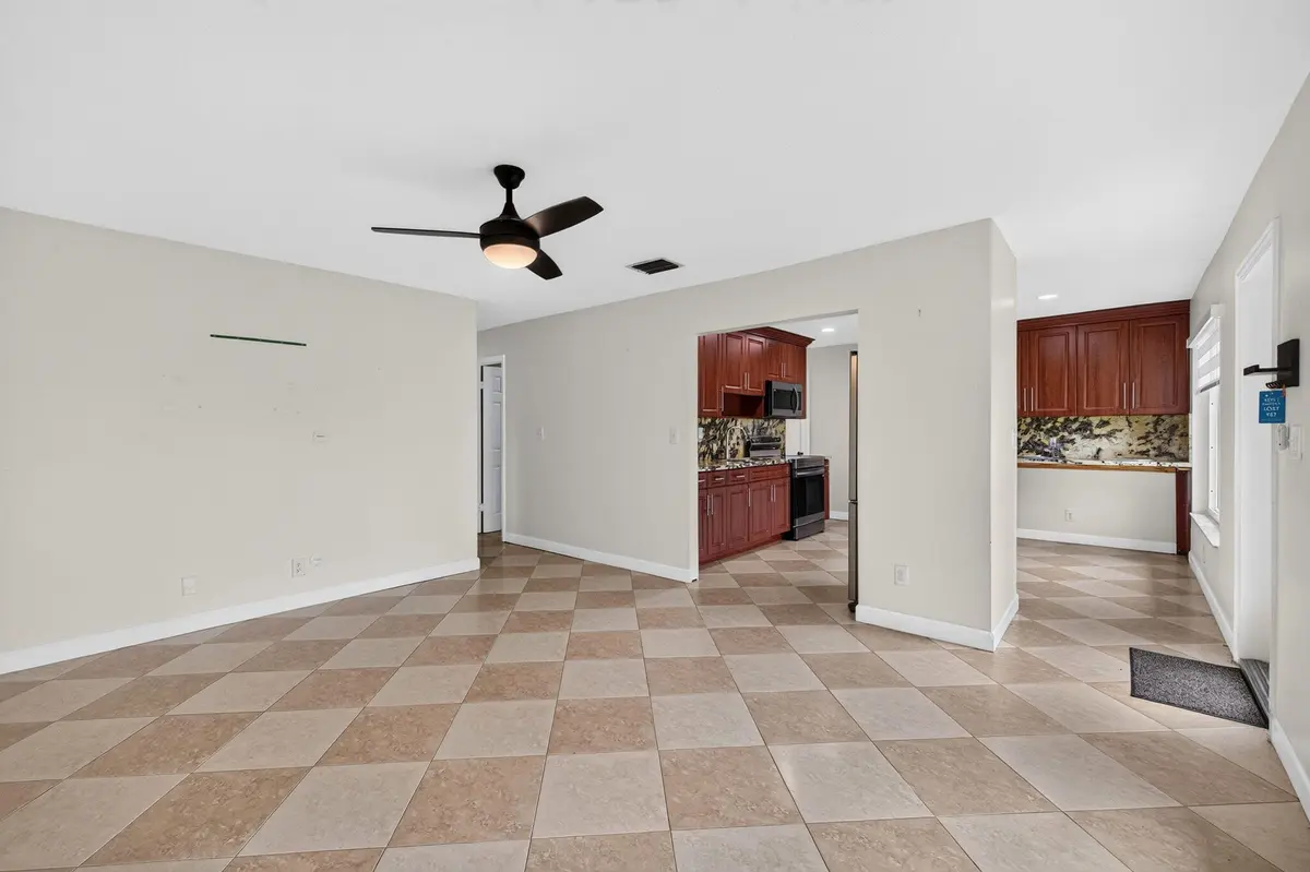 7-web-or-mls-b699A0172 at 241 NW 49TH Street, Oakland Park