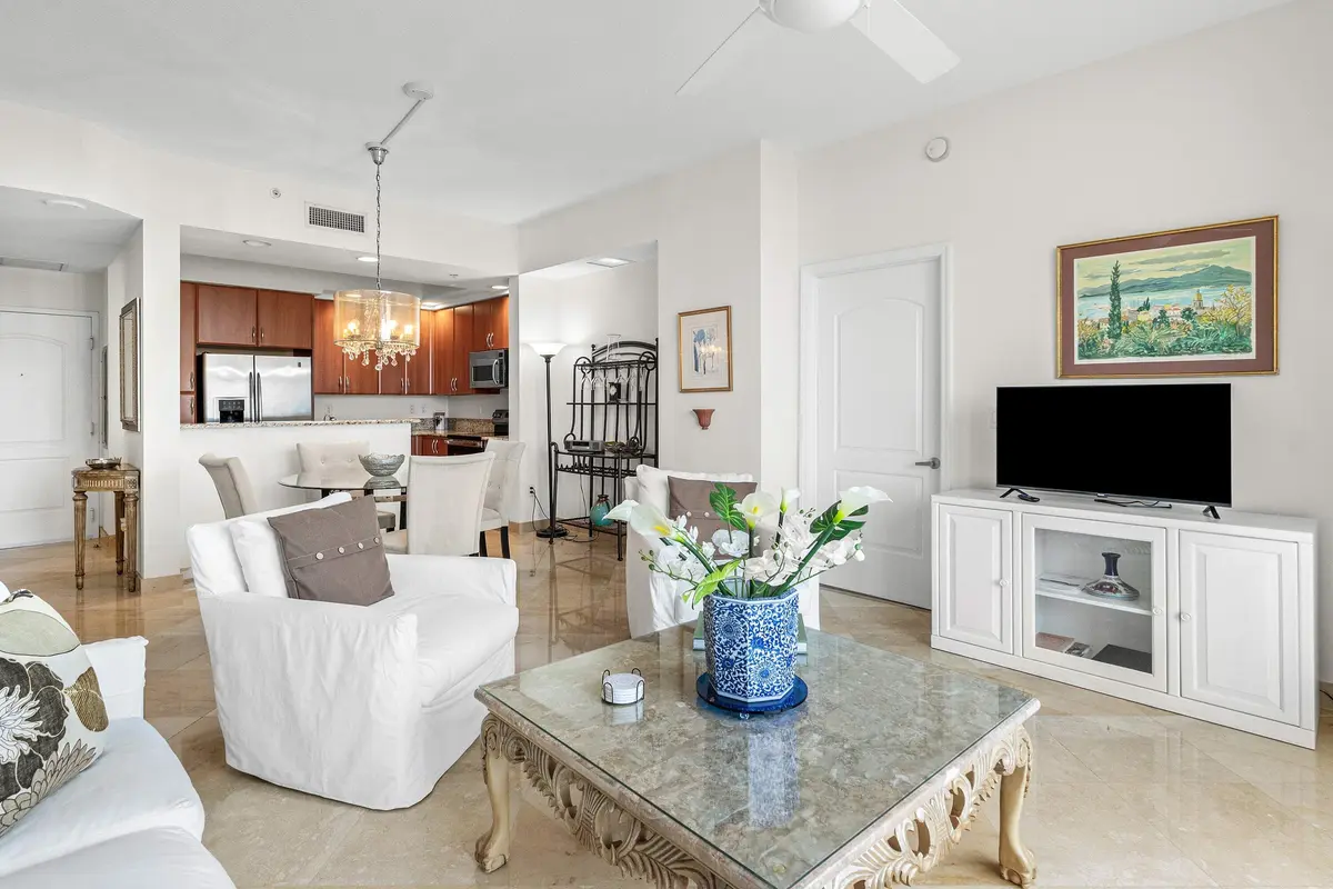 Great Room at 801 S OLIVE Avenue 903, West Palm Beach