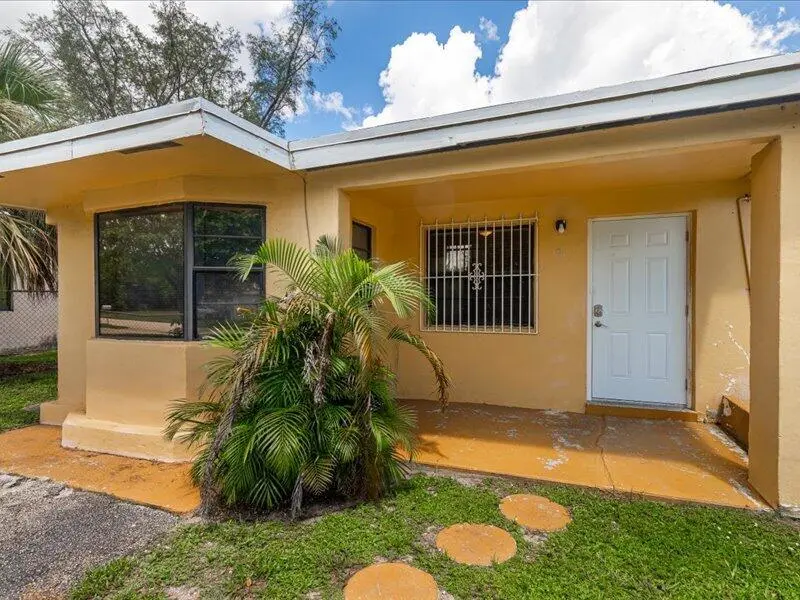 Front Yard at 91 NE 6TH Court, Deerfield Beach