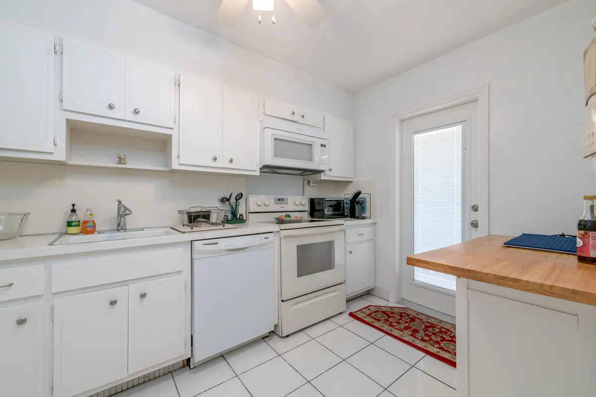 427-4 at 2731 NE 14th Street Causeway 427, Pompano Beach