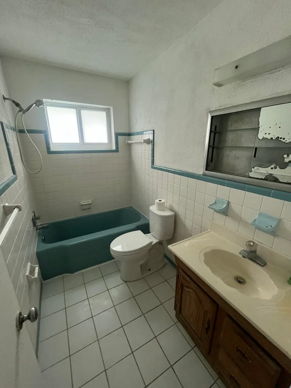 bath at 333 NW 26TH Court, Wilton Manors