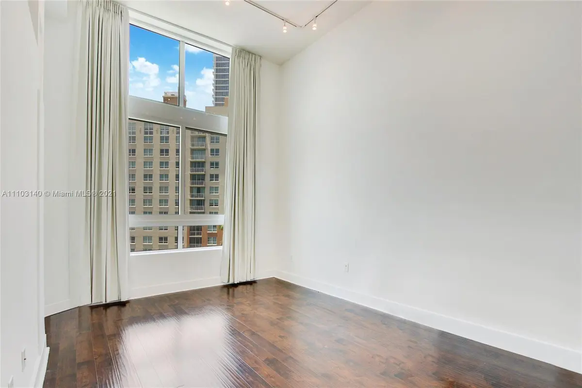 quantum 10 at 1900 N Bayshore Drive 912, Miami