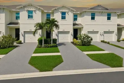 870 SE Grovebush Lane, Port St. Lucie – Townhouse for sale