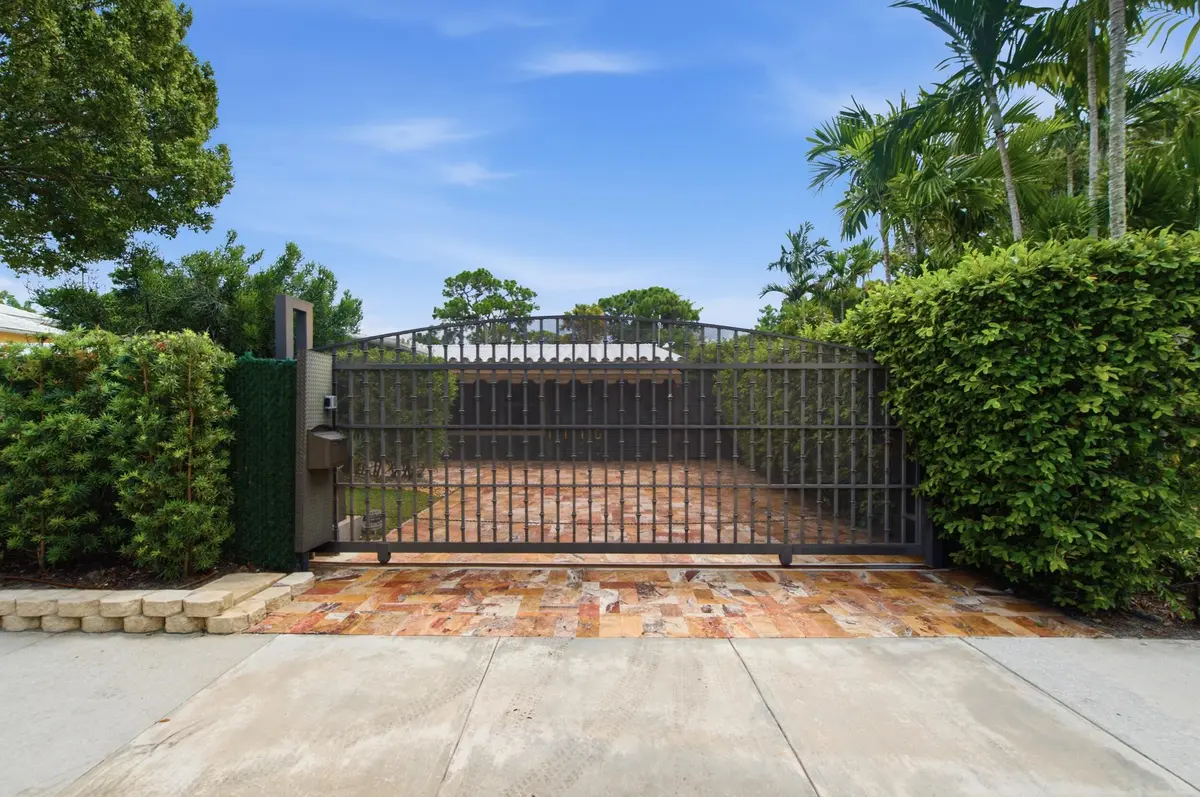 1__dsc5281 at 1110 SW 18TH Court, Fort Lauderdale