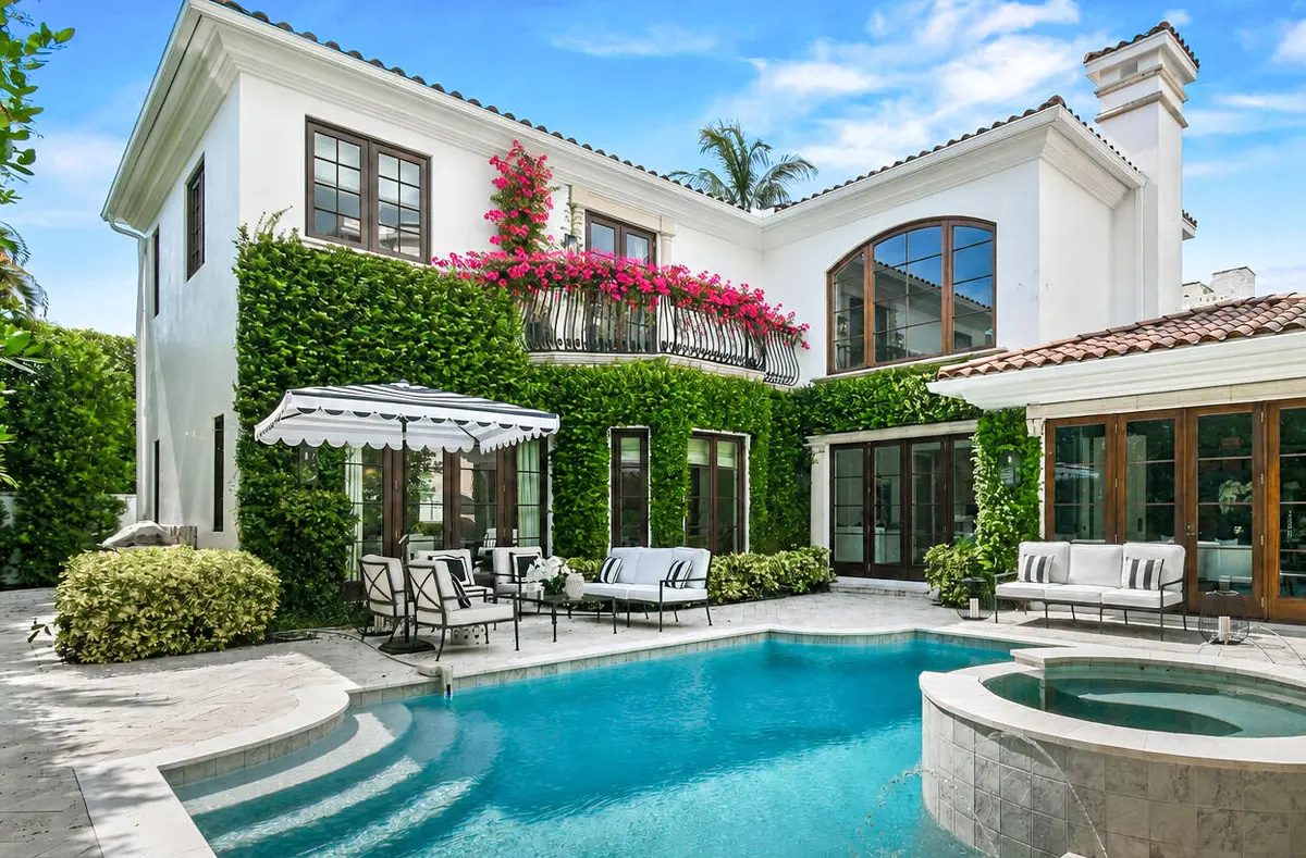 Swimming Pool at 437 Chilean Avenue, Palm Beach