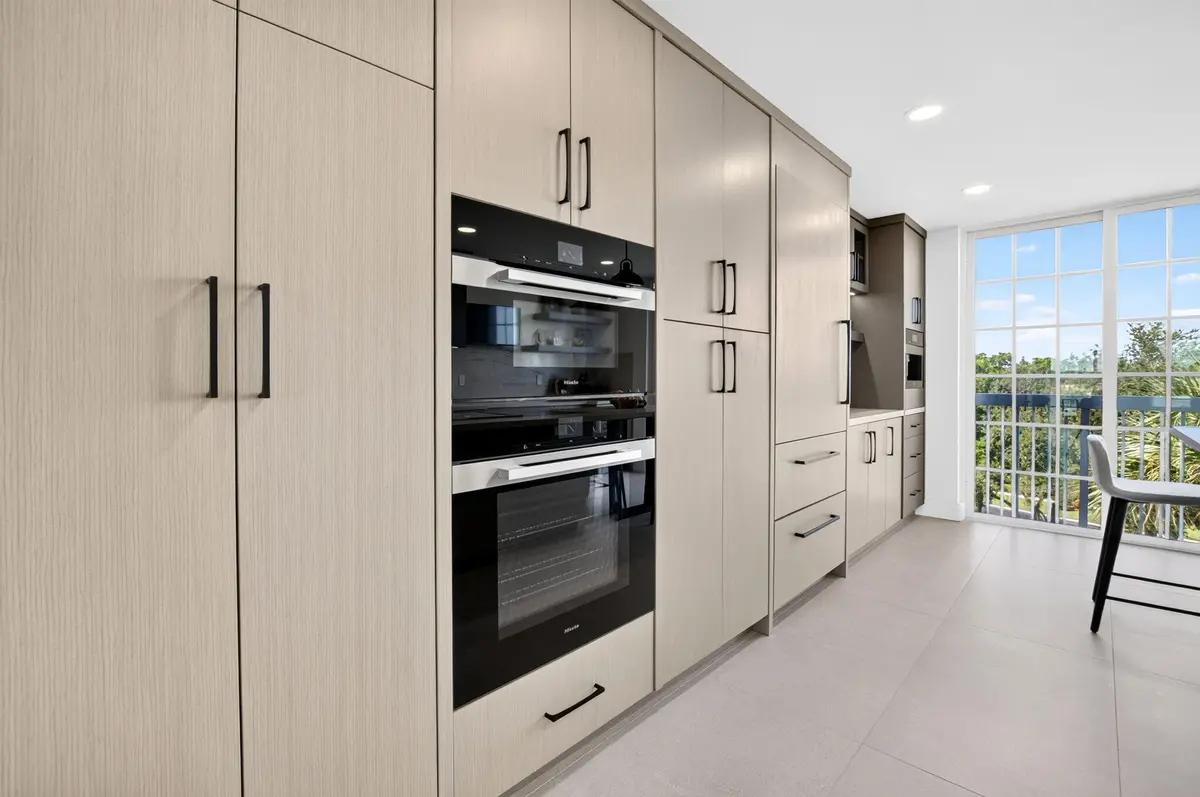 Custom Cabinetry at 17031 BOCA CLUB Boulevard 065A, Boca Raton