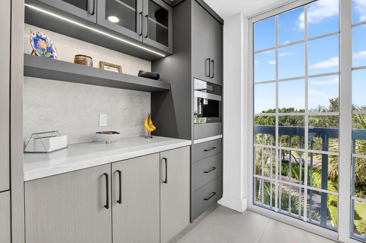 Coffee bar with view at 17031 BOCA CLUB Boulevard 065A, Boca Raton