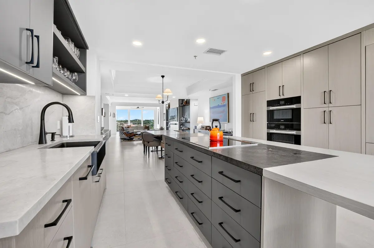 Kitchen Island at 17031 BOCA CLUB Boulevard 065A, Boca Raton