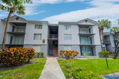 3985 W MCNAB Road A108, Pompano Beach – Condominium for rent