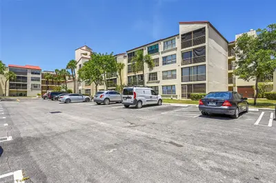 2304 S CYPRESS BEND Drive 512, Pompano Beach – Condominium for rent