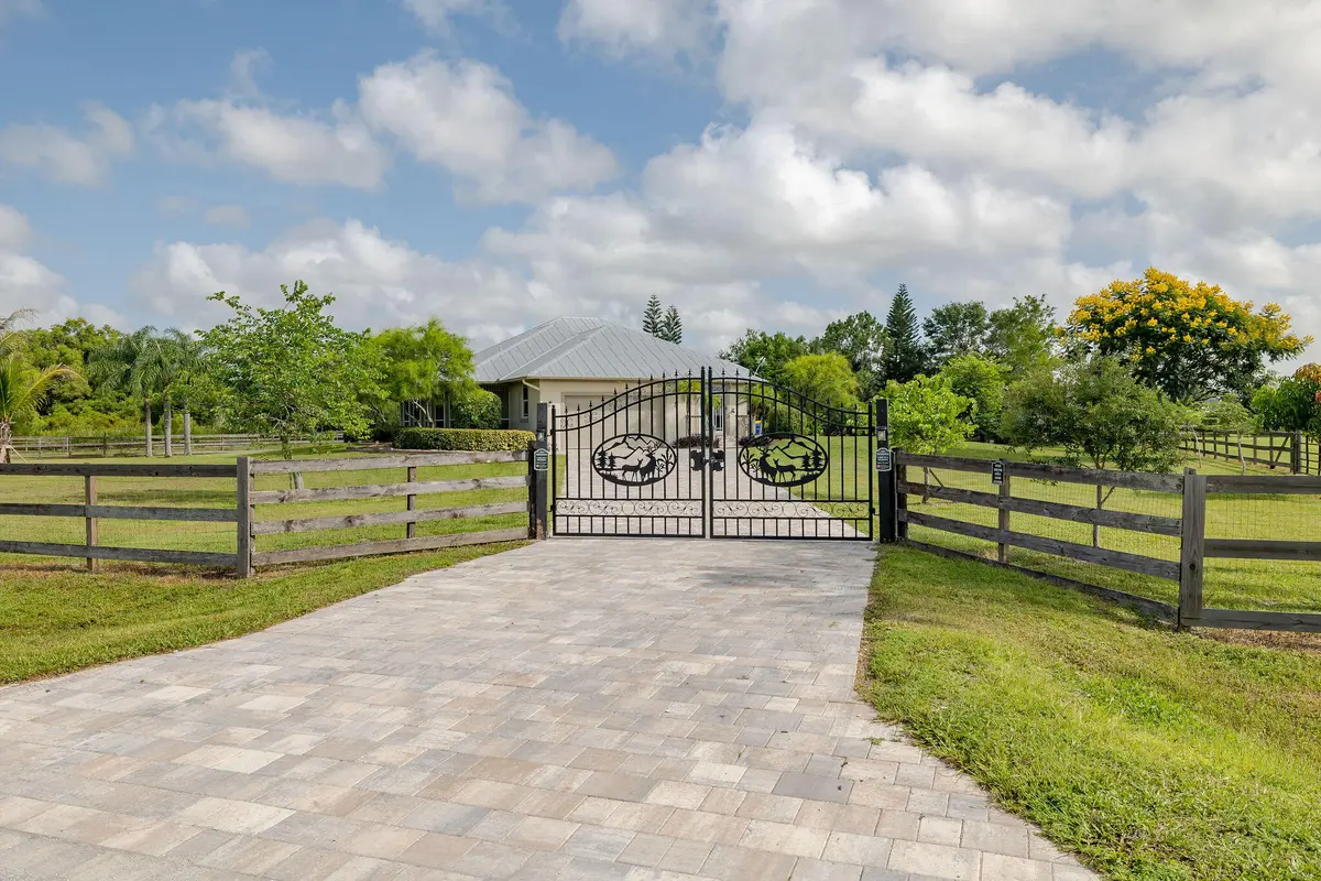 428A2139 at 19005 SW GREY FOX Trail, Indiantown