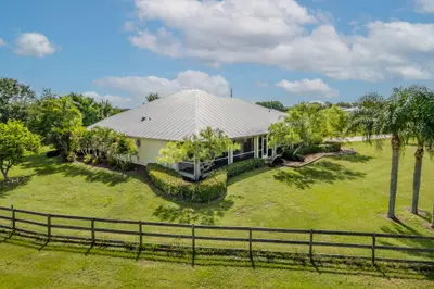 19005 SW GREY FOX Trail, Indiantown – Single Family Residence for sale
