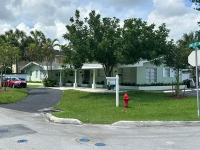 425 SW 18TH Avenue, Fort Lauderdale – Triplex for sale