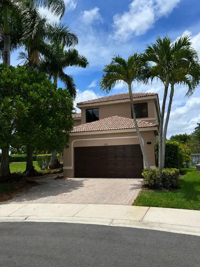 1094 BLUEWOOD Terrace, Weston – Single Family Residence for rent