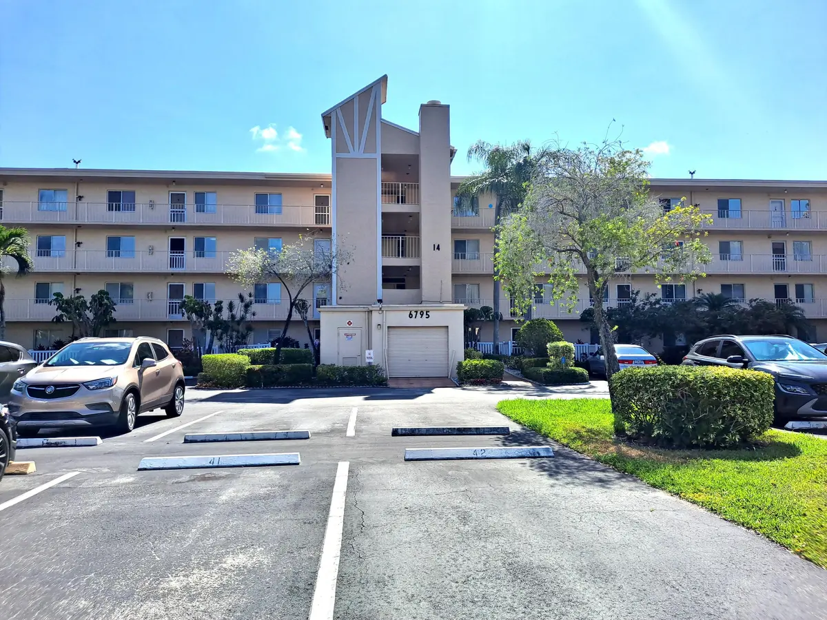 Front of Building at 6795 Huntington 405 Lane 405, Delray Beach