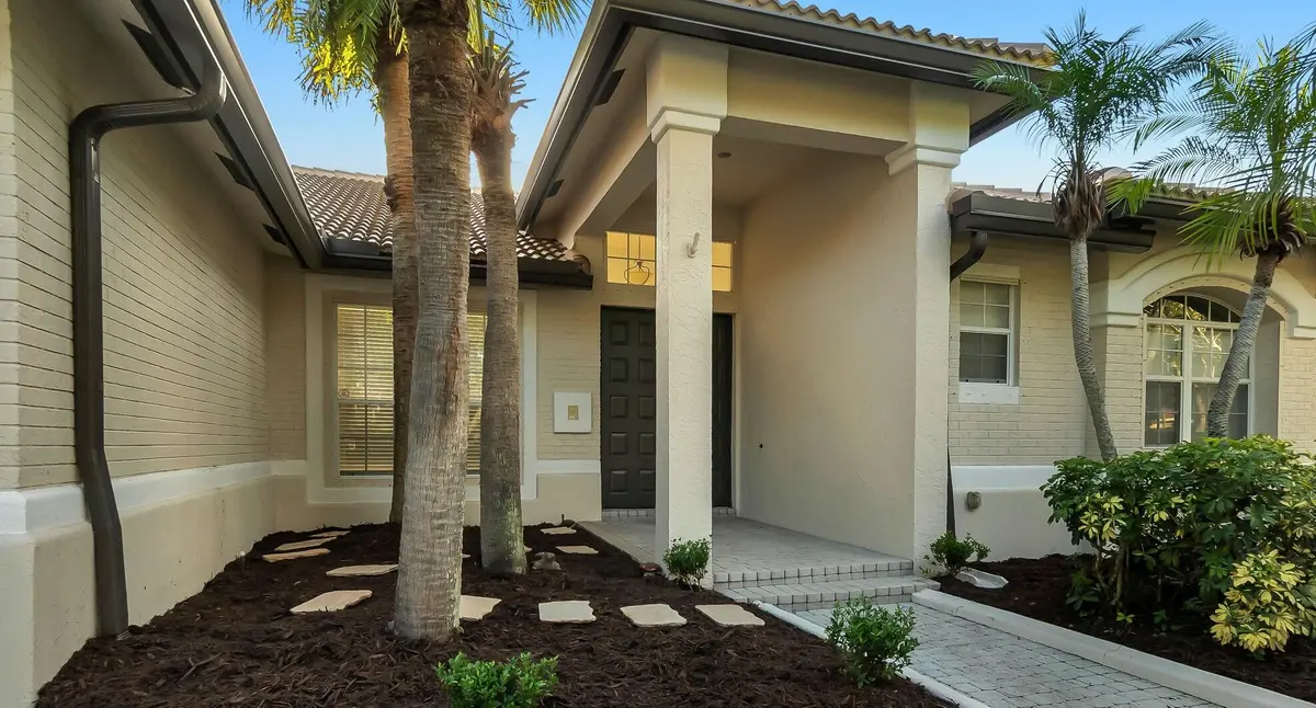 2 Getting to Main Entrance at 5057 COUNTRYBROOK Drive, Cooper City