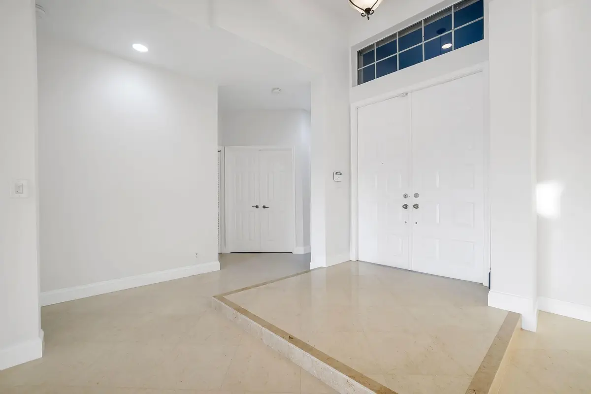 4 Interior Main Entrance at 5057 COUNTRYBROOK Drive, Cooper City