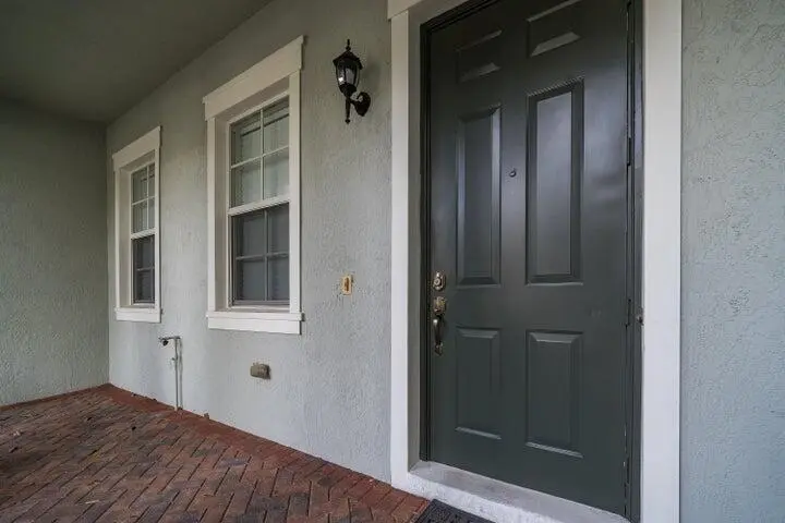 Entry at 948 NW 18th Avenue, Boca Raton