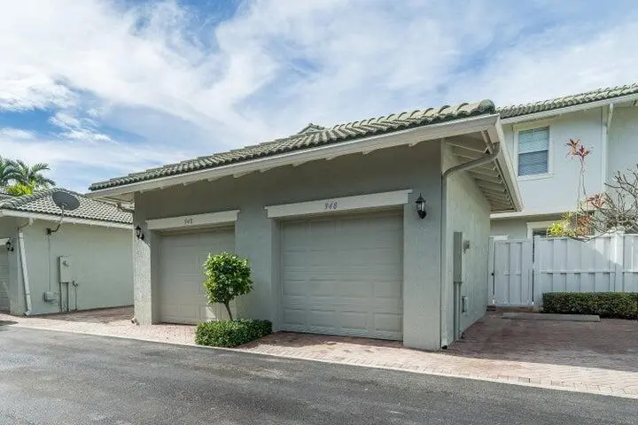 One Car Garage plus Driveway at 948 NW 18th Avenue, Boca Raton