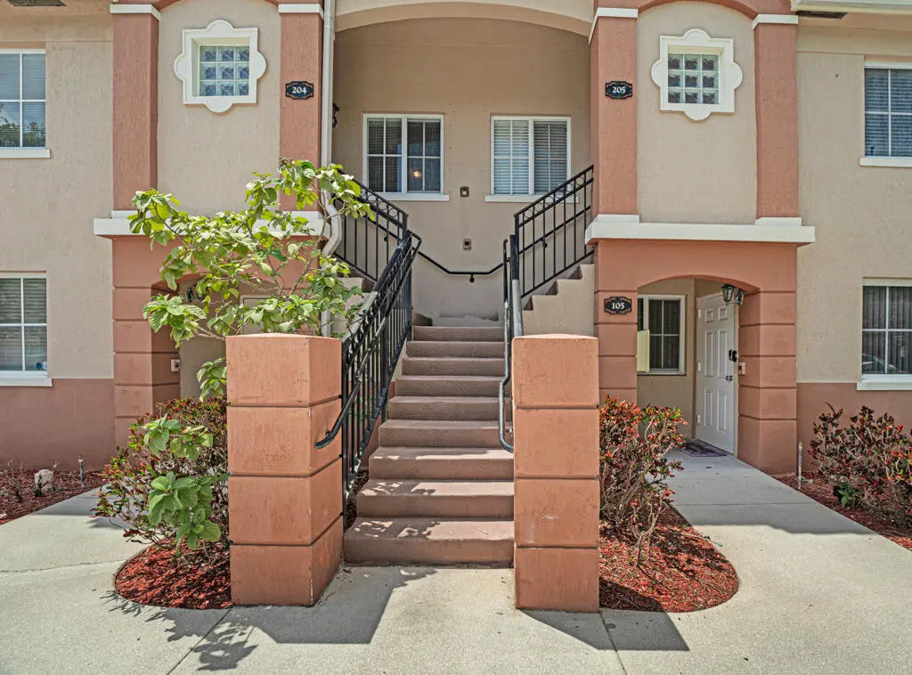 Front Building at 3810 N JOG Road 204, West Palm Beach