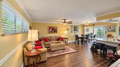 14 COLONIAL CLUB Drive 103, Boynton Beach – Condominium for sale