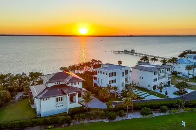 7683 Pelican Pointe Drive, Jensen Beach – Single Family Residence for sale