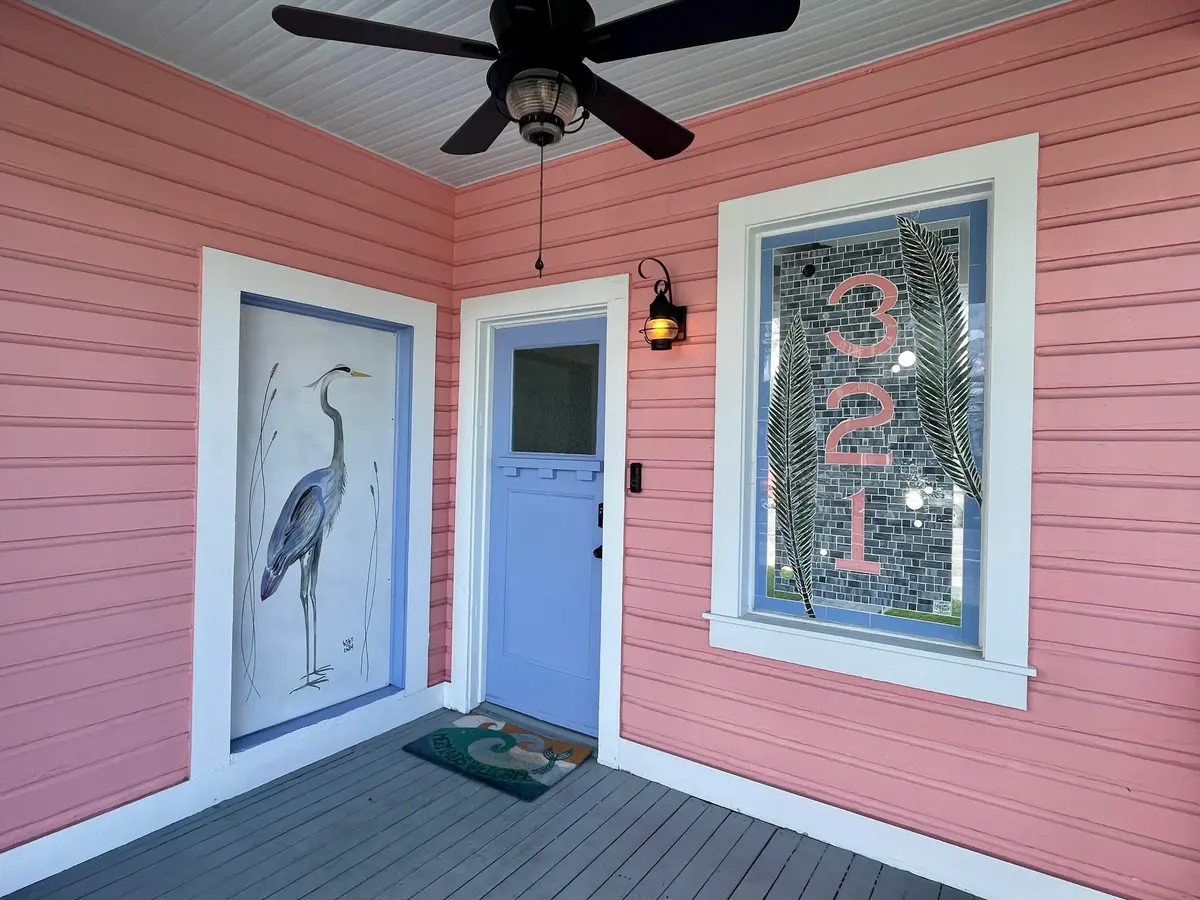 Art by Lesley Lynch at 321 N L Street, Lake Worth Beach