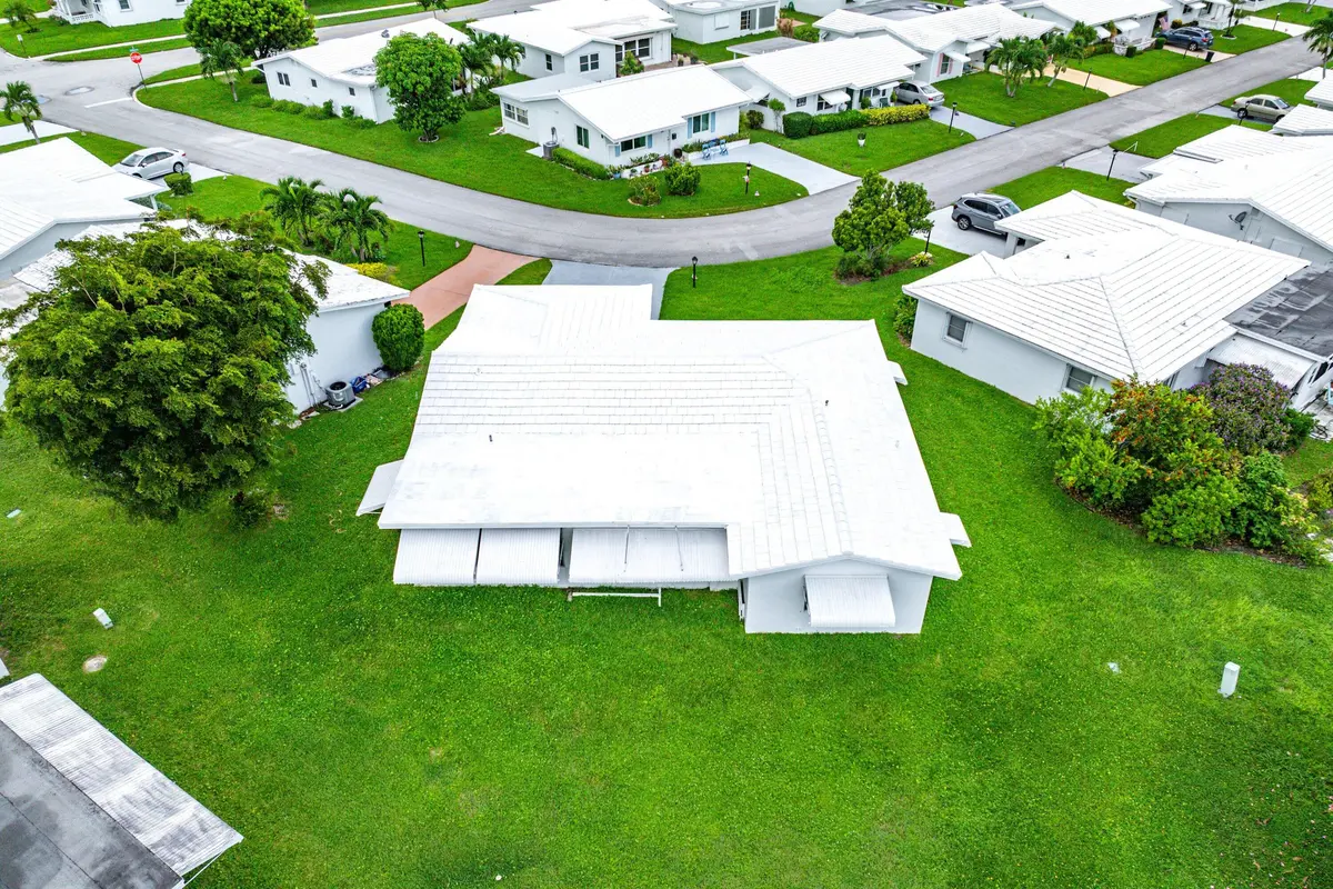Sits on Over-Sized Lot at 106 NW 10th Court, Boynton Beach