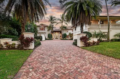 107 Schooner Lane, Jupiter – Single Family Residence for sale