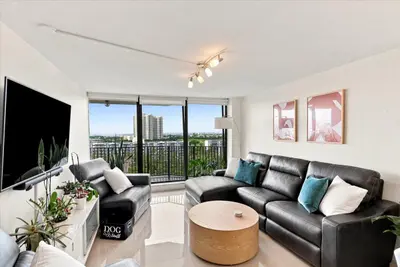 300 THREE ISLANDS Boulevard 312, Hallandale Beach – Condominium for sale