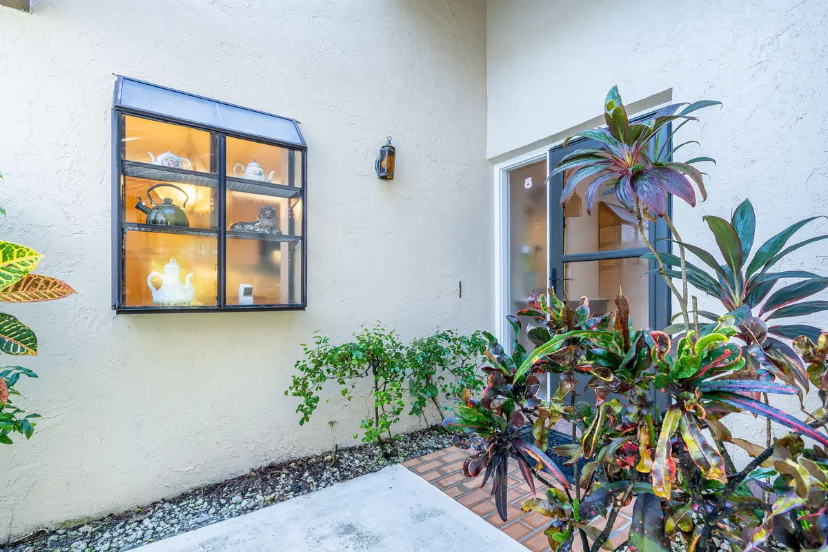 Entrance at 2420 Fiddleleaf Avenue, Coconut Creek