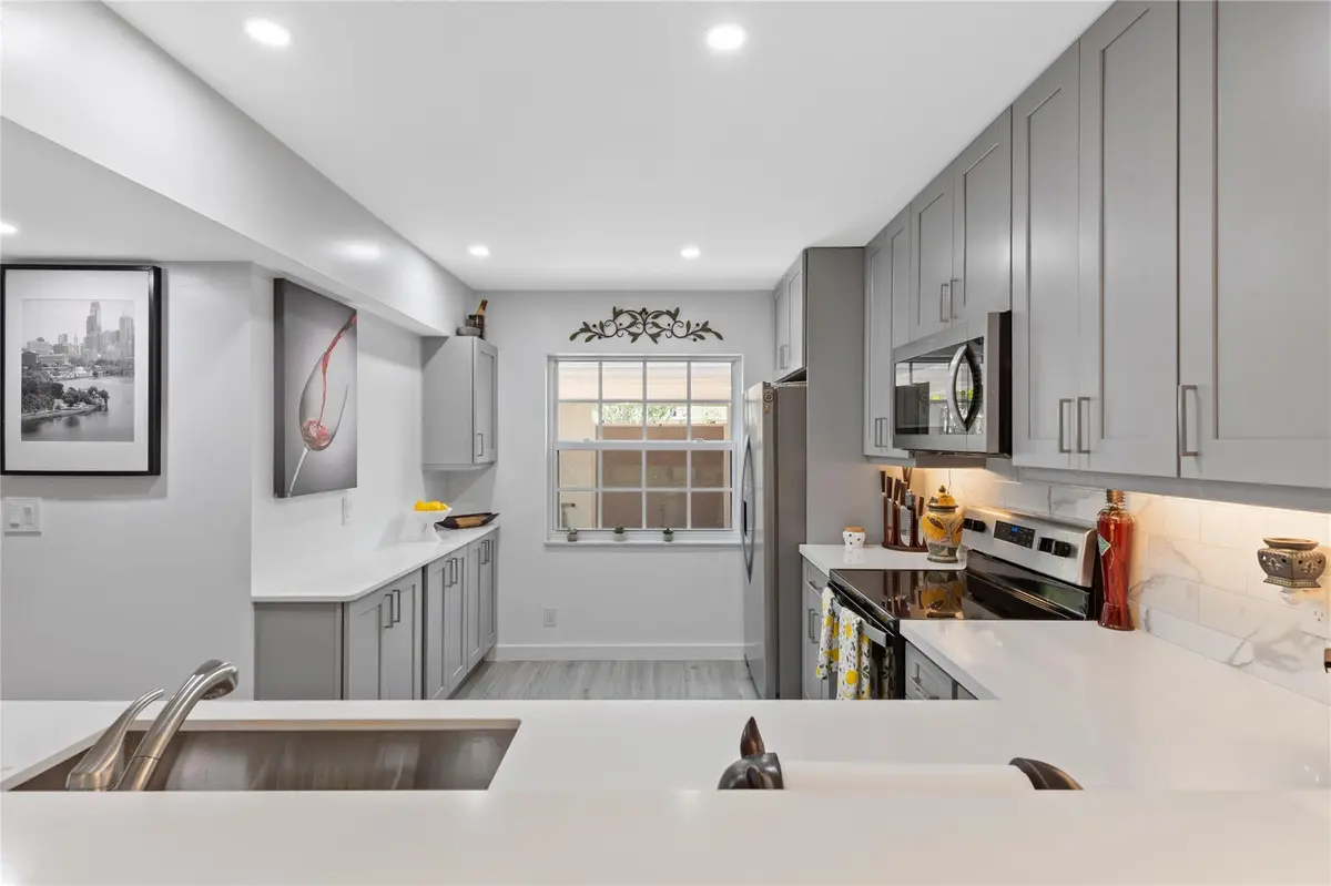 Photo 6 at 3063 N PALM AIRE Drive 3063, Pompano Beach