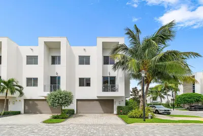 4053 NW 17th Way, Boca Raton – Townhouse for rent