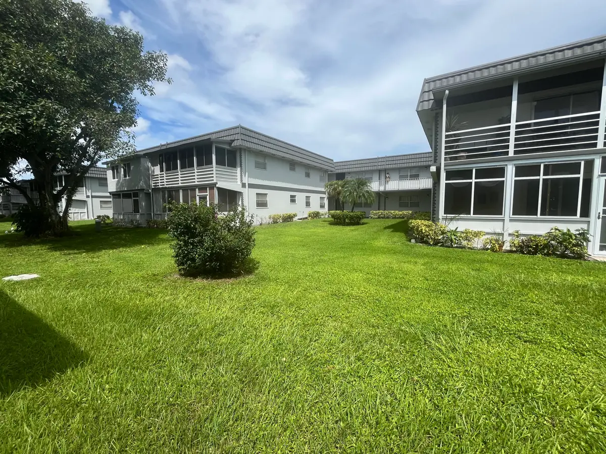 view at 483 Saxony K Drive, Delray Beach