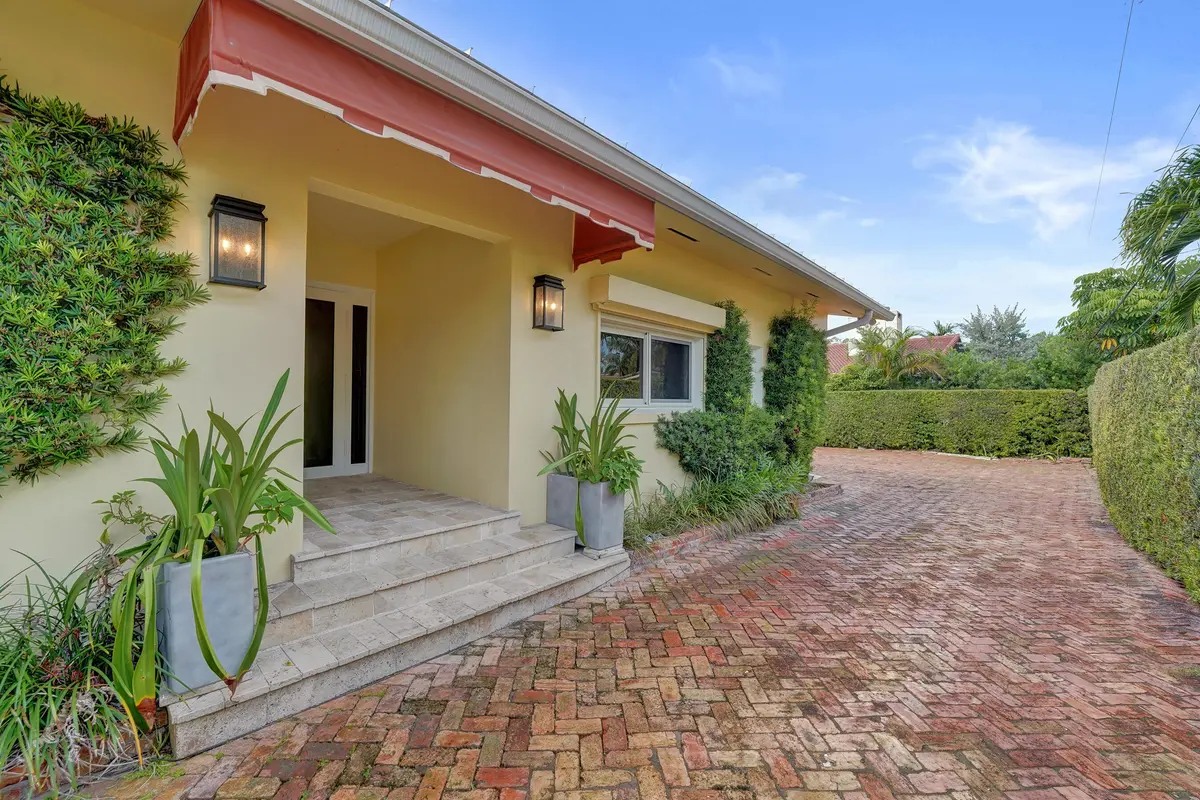 Entrance at 2001 Intracoastal Drive, Fort Lauderdale