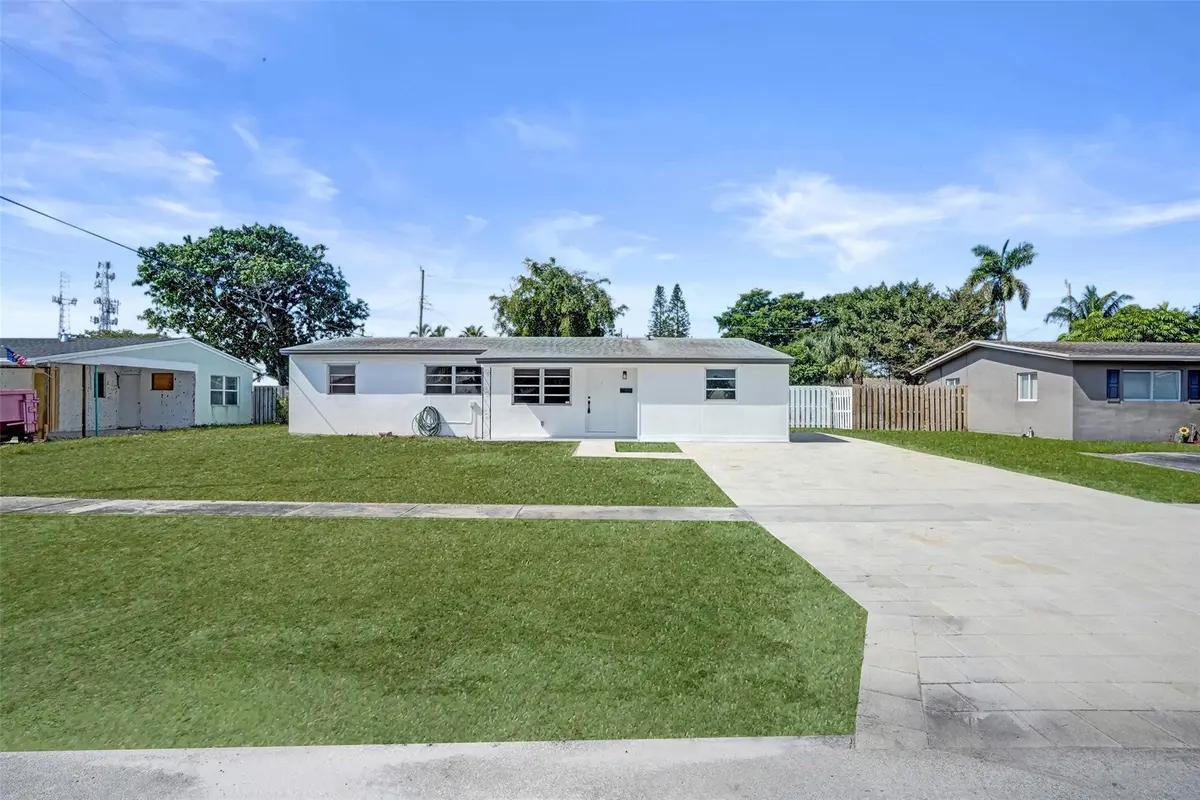 Virtually staged at 1437 SW 1ST Avenue, Deerfield Beach