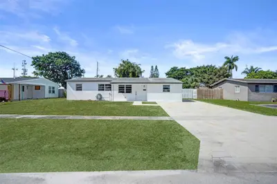 1437 SW 1ST Avenue, Deerfield Beach – Single Family Residence for rent