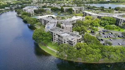 1100 COLONY POINT Circle 121, Pembroke Pines – Condominium for sale