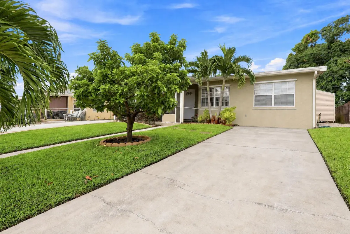 560 Seagrape Road, Lantana, FL – photo 3