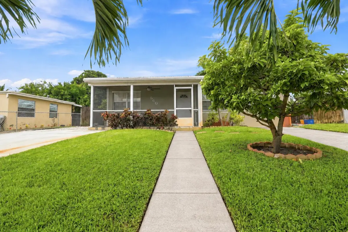 560 Seagrape Road, Lantana, FL – photo 2