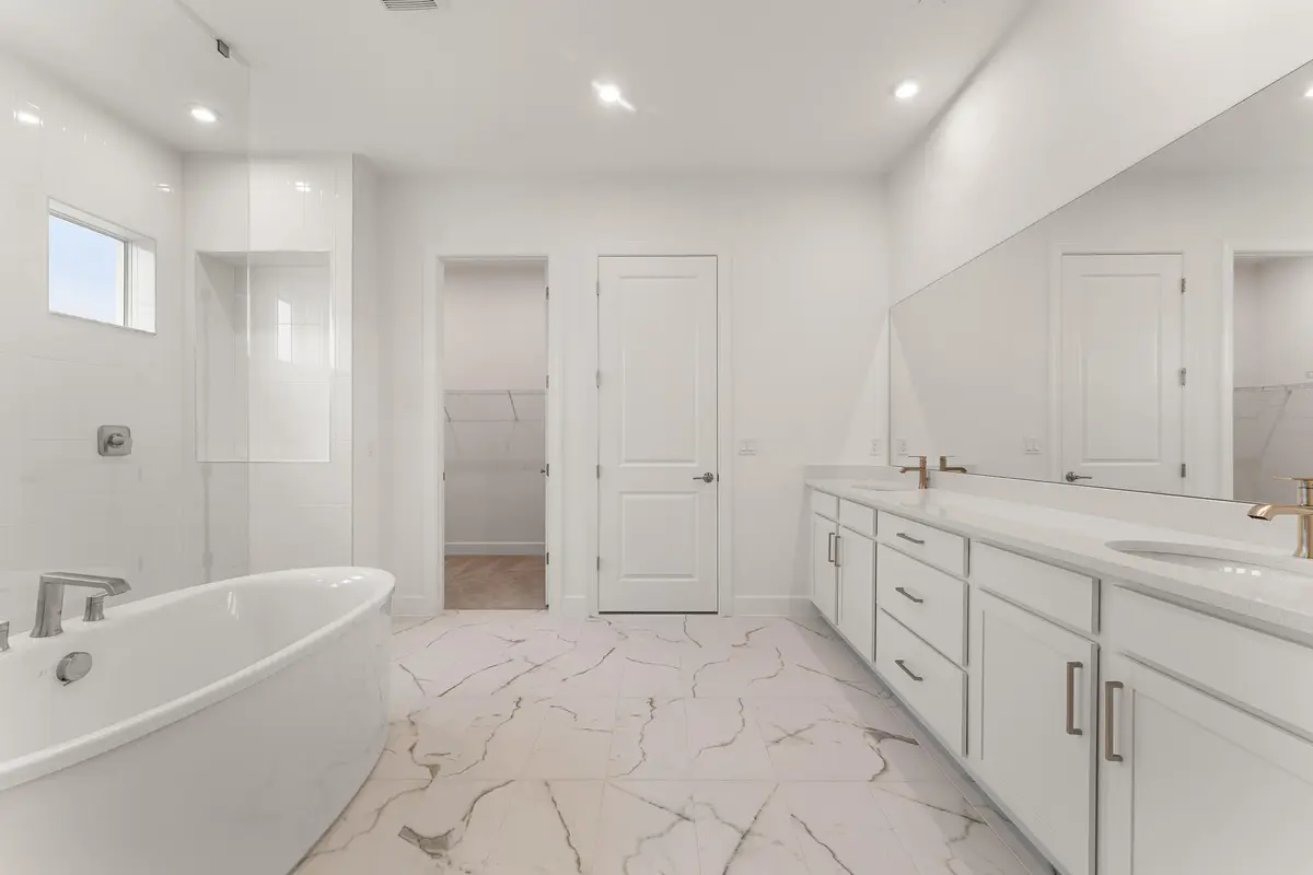US_SEF_ENCORE_LOT 302_OWNERS BATH at 10748 SW MISTARVA Place, Port St. Lucie