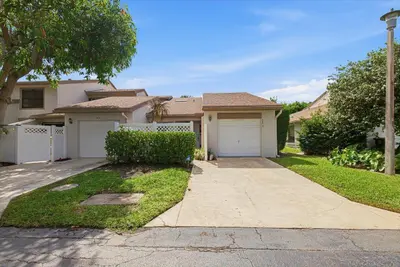 6676 Canary Palm  Circle 19, Boca Raton – Villa for sale