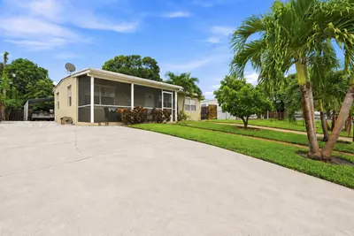 560 Seagrape Road, Lantana – sold