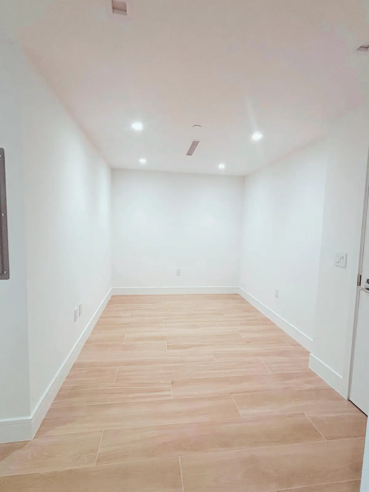 Den at 2411 Laguna Circle 1104, North Miami