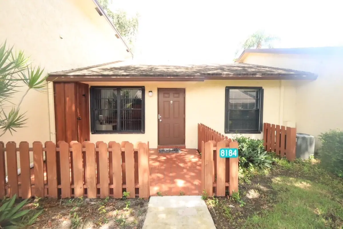 front of home at 8184 SE VILLA Way, Hobe Sound