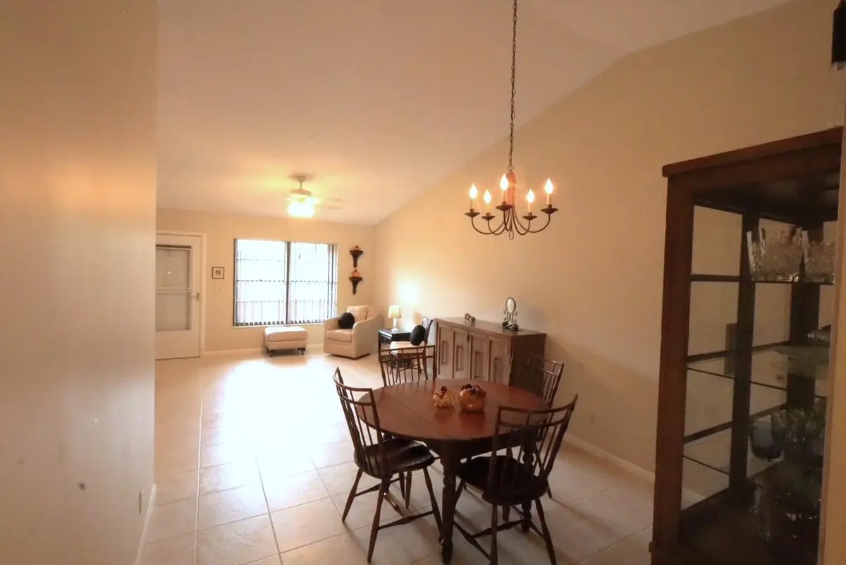 dining area at 8184 SE VILLA Way, Hobe Sound
