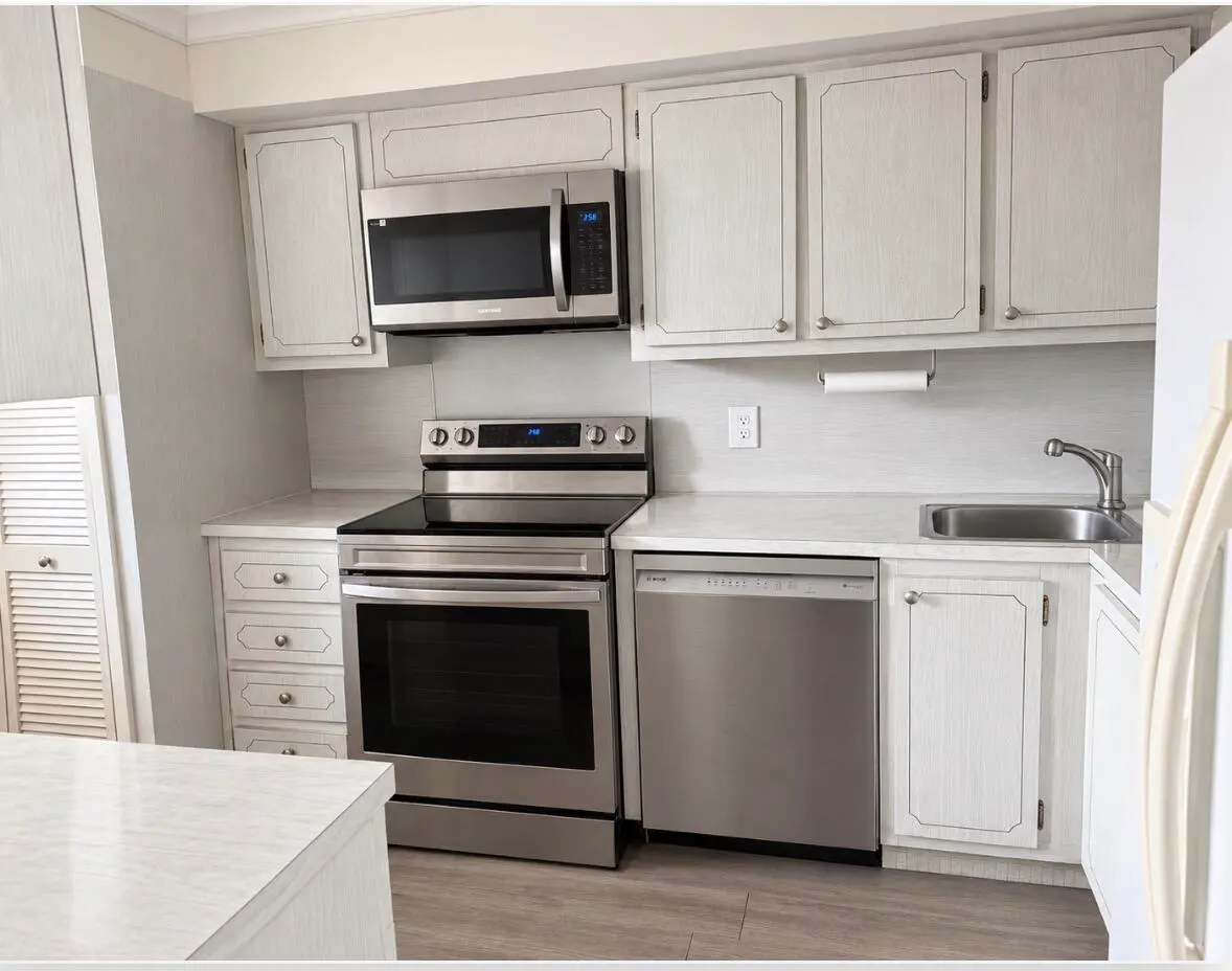 kitchen at 1537 E HILLSBORO Boulevard 238, Deerfield Beach