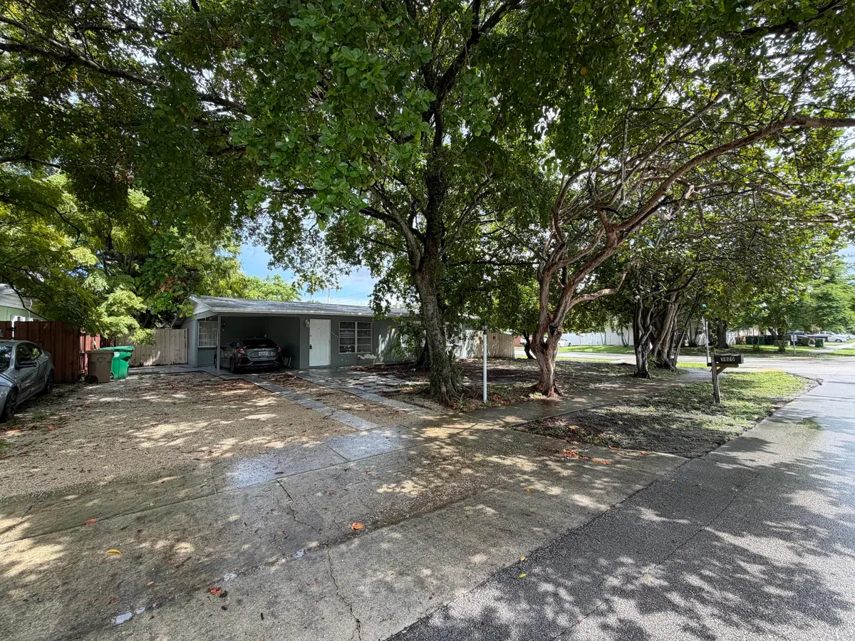 IMG_0090 at 3820 SW 61ST Avenue, Davie