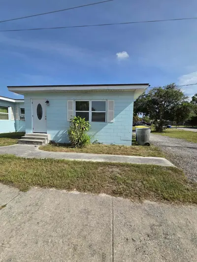 2204 Ave G, Fort Pierce – Villa for rent
