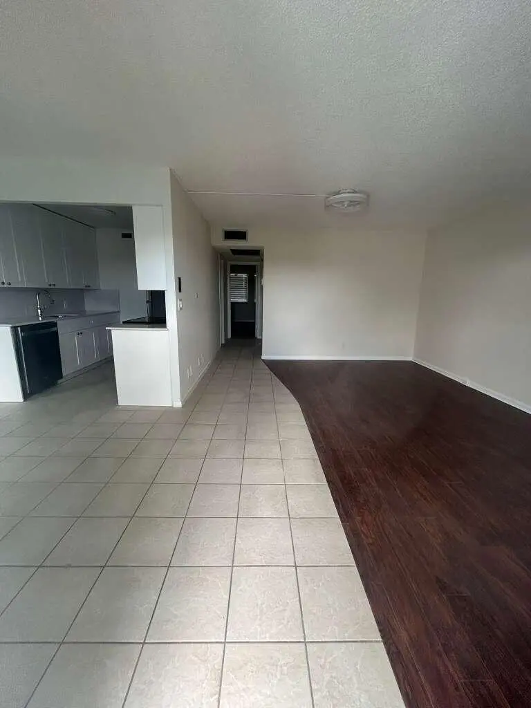 living 2 at 4119 Newport U, Deerfield Beach